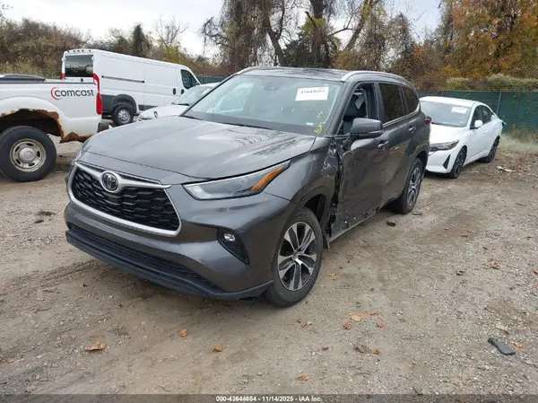 5TDKDRAH0RS528962 2024 TOYOTA HIGHLANDER - Image 2