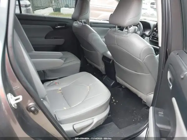 5TDKDRAH0RS528962 2024 TOYOTA HIGHLANDER - Image 8