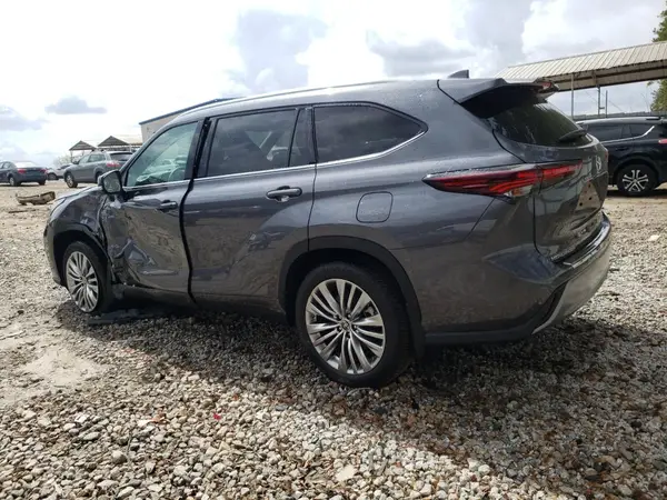 5TDKDRAH0RS530937 2024 TOYOTA HIGHLANDER - Image 2