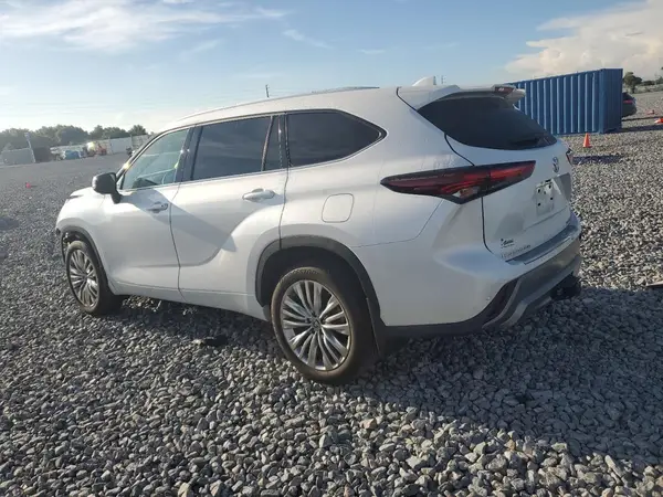 5TDKDRAH0RS535510 2024 TOYOTA HIGHLANDER - Image 2