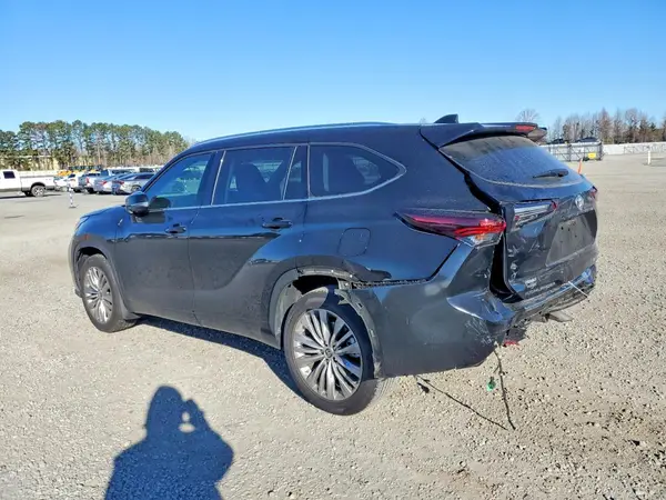 5TDKDRAH0RS538634 2024 TOYOTA HIGHLANDER - Image 2