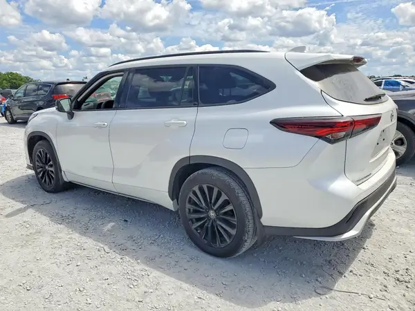 5TDKDRAH0RS538701 2024 TOYOTA HIGHLANDER - Image 2