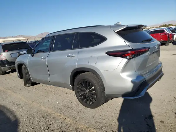 5TDKDRAH0RS540772 2024 TOYOTA HIGHLANDER - Image 2