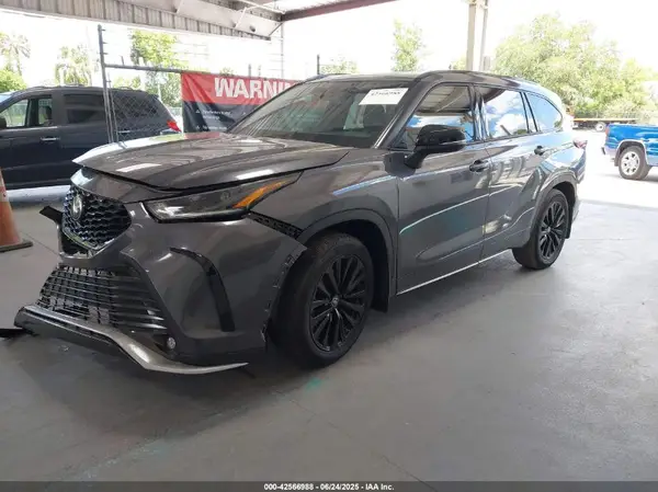 5TDKDRAH0RS542375 2024 TOYOTA HIGHLANDER - Image 2