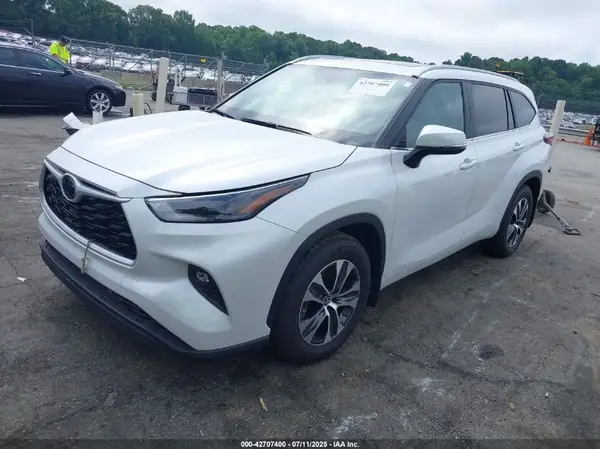 5TDKDRAH0RS547706 2024 TOYOTA HIGHLANDER - Image 2