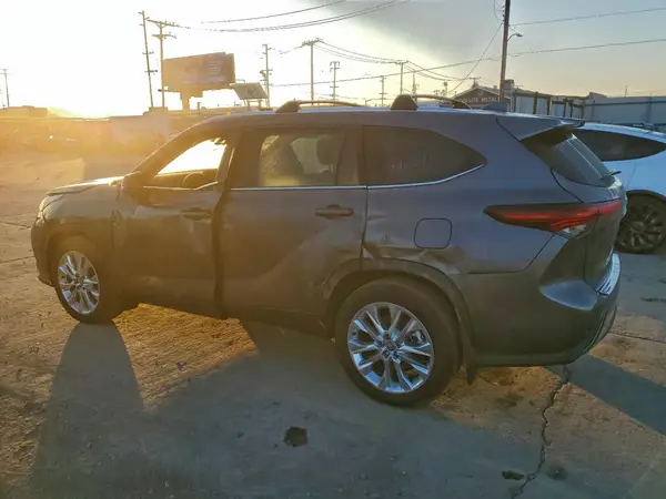 5TDKDRAH0RS548452 2024 TOYOTA HIGHLANDER - Image 2
