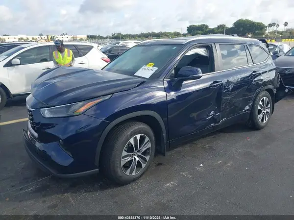 5TDKDRAH0SS553947 2025 TOYOTA HIGHLANDER - Image 2
