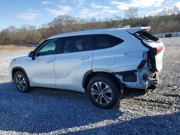 5TDKDRAH1PS000053 2023 TOYOTA HIGHLANDER - Image 2