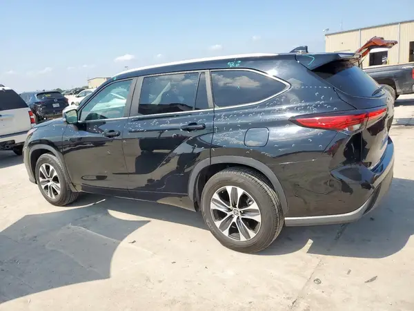 5TDKDRAH1PS002546 2023 TOYOTA HIGHLANDER - Image 2