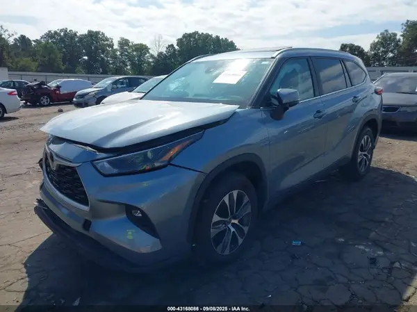 5TDKDRAH1PS003728 2023 TOYOTA HIGHLANDER - Image 2