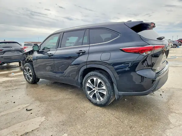 5TDKDRAH1PS004183 2023 TOYOTA HIGHLANDER - Image 2