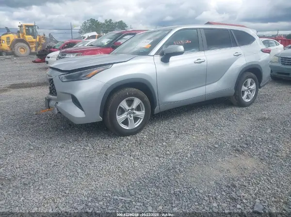 5TDKDRAH1PS005771 2023 TOYOTA HIGHLANDER - Image 2