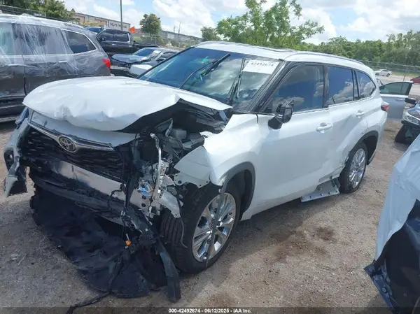 5TDKDRAH1PS007309 2023 TOYOTA HIGHLANDER - Image 2