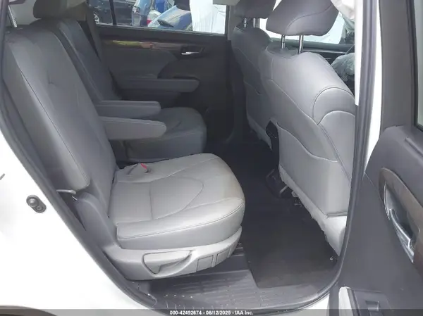 5TDKDRAH1PS007309 2023 TOYOTA HIGHLANDER - Image 8