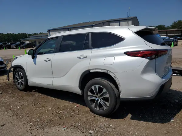 5TDKDRAH1PS011487 2023 TOYOTA HIGHLANDER - Image 2