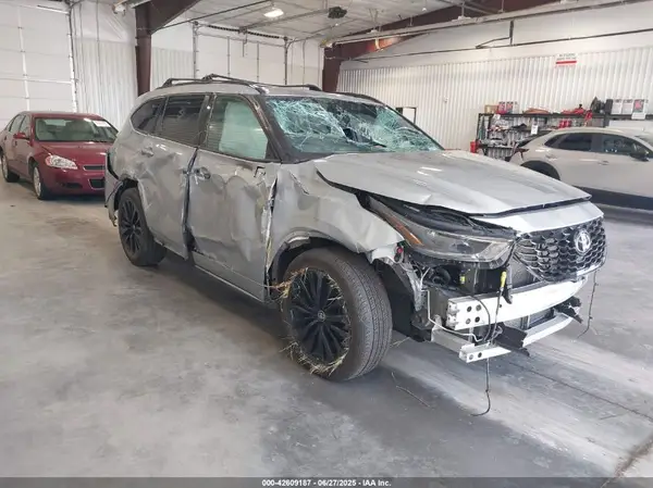 5TDKDRAH1PS015202 2023 TOYOTA HIGHLANDER - Image 1