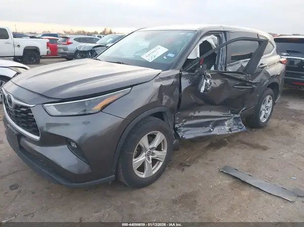 5TDKDRAH1PS016415 2023 TOYOTA HIGHLANDER - Image 2