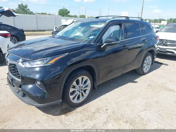 5TDKDRAH1PS018231 2023 TOYOTA HIGHLANDER - Image 2