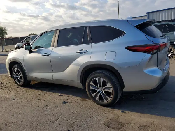 5TDKDRAH1PS018780 2023 TOYOTA HIGHLANDER - Image 2