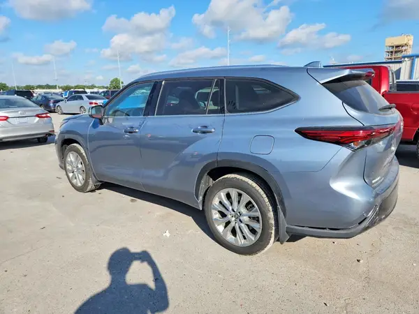 5TDKDRAH1PS022781 2023 TOYOTA HIGHLANDER - Image 2