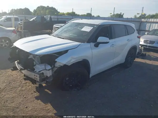 5TDKDRAH1PS025311 2023 TOYOTA HIGHLANDER - Image 2