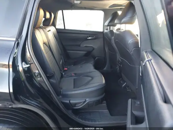5TDKDRAH1PS030332 2023 TOYOTA HIGHLANDER - Image 8