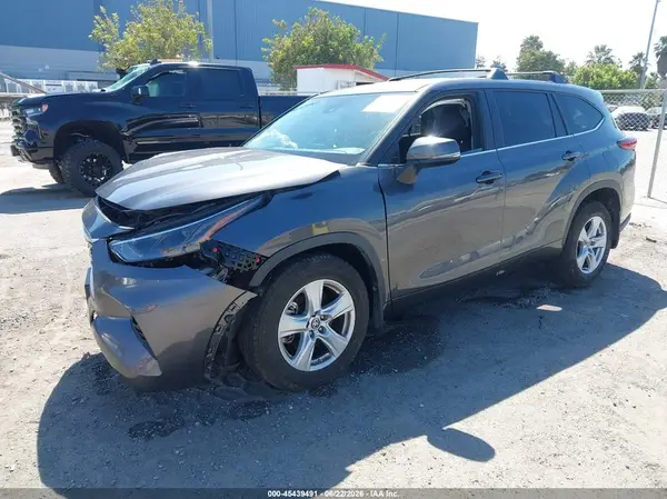 5TDKDRAH1PS032050 2023 TOYOTA HIGHLANDER - Image 2
