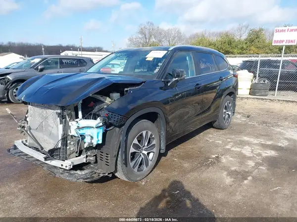 5TDKDRAH1PS033229 2023 TOYOTA HIGHLANDER - Image 2