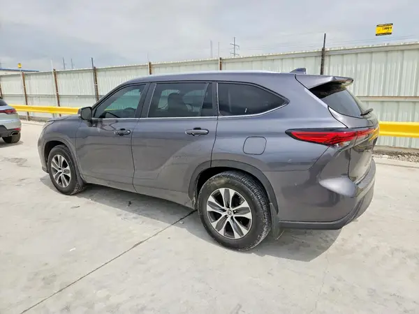 5TDKDRAH1PS033621 2023 TOYOTA HIGHLANDER - Image 2
