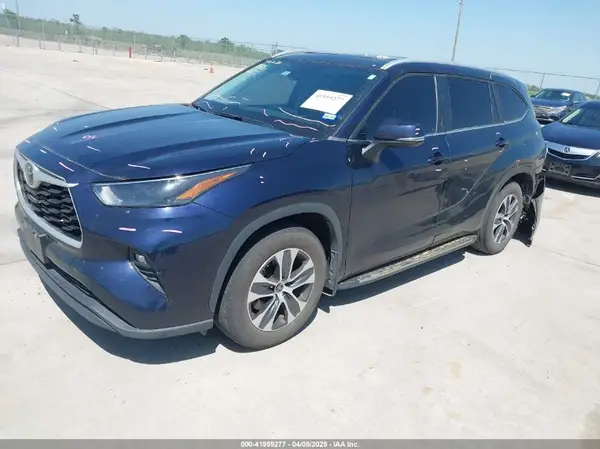 5TDKDRAH1PS040245 2023 TOYOTA HIGHLANDER - Image 2