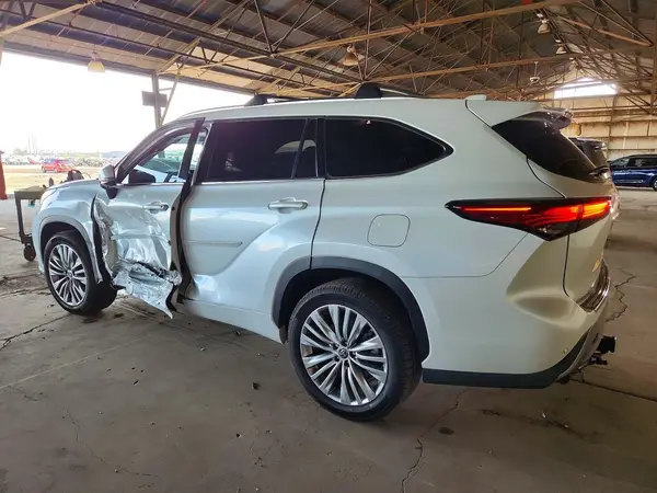5TDKDRAH1PS042397 2023 TOYOTA HIGHLANDER - Image 2