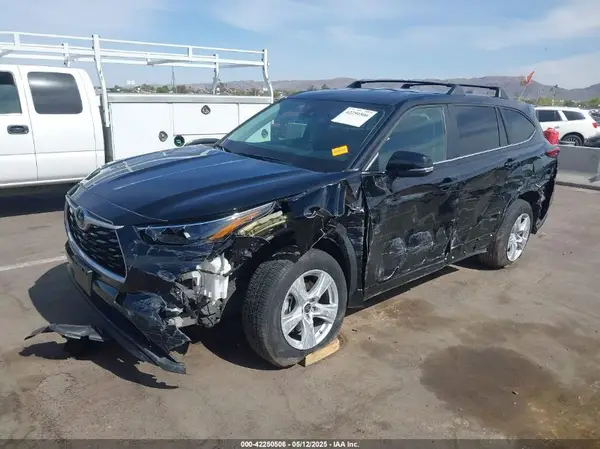 5TDKDRAH1PS043128 2023 TOYOTA HIGHLANDER - Image 2