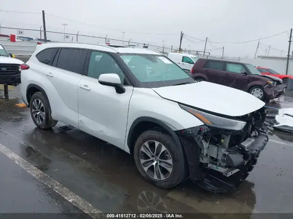 5TDKDRAH1PS504490 2023 TOYOTA HIGHLANDER - Image 1