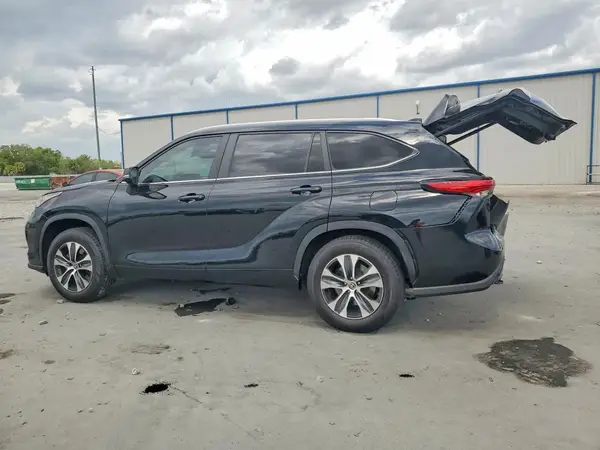 5TDKDRAH1PS504635 2023 TOYOTA HIGHLANDER - Image 2