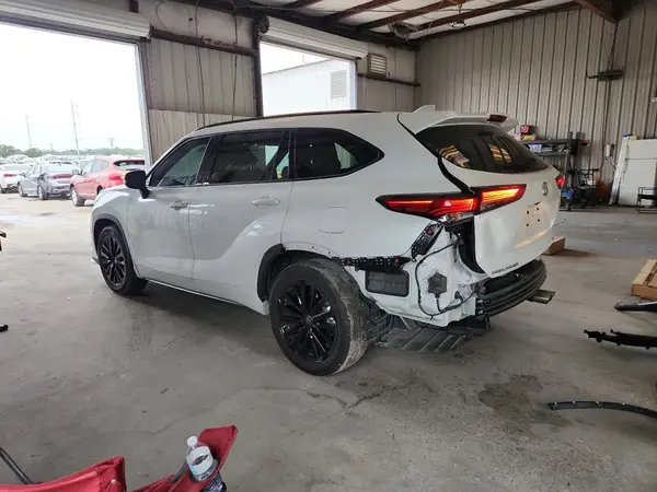 5TDKDRAH1PS507650 2023 TOYOTA HIGHLANDER - Image 2