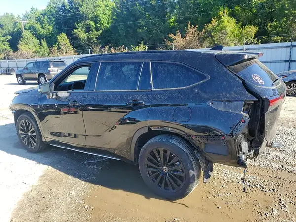 5TDKDRAH1PS508622 2023 TOYOTA HIGHLANDER - Image 2