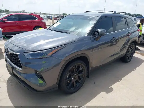 5TDKDRAH1PS509138 2023 TOYOTA HIGHLANDER - Image 2