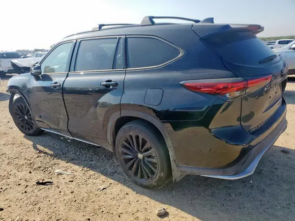 5TDKDRAH1PS512847 2023 TOYOTA HIGHLANDER - Image 2