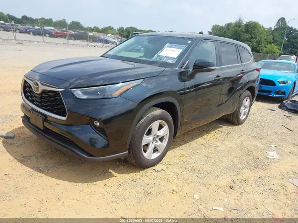 5TDKDRAH1PS513268 2023 TOYOTA HIGHLANDER - Image 2