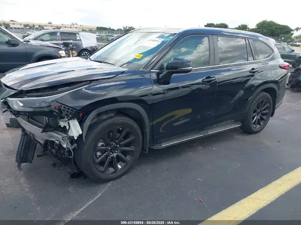 5TDKDRAH1PS517370 2023 TOYOTA HIGHLANDER - Image 2