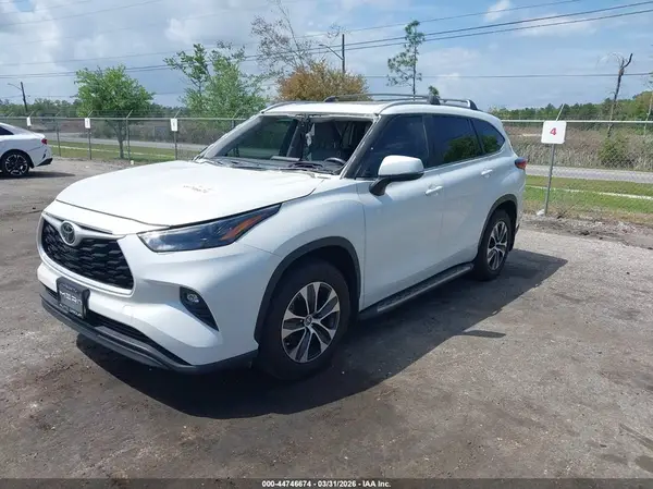 5TDKDRAH1PS517739 2023 TOYOTA HIGHLANDER - Image 2