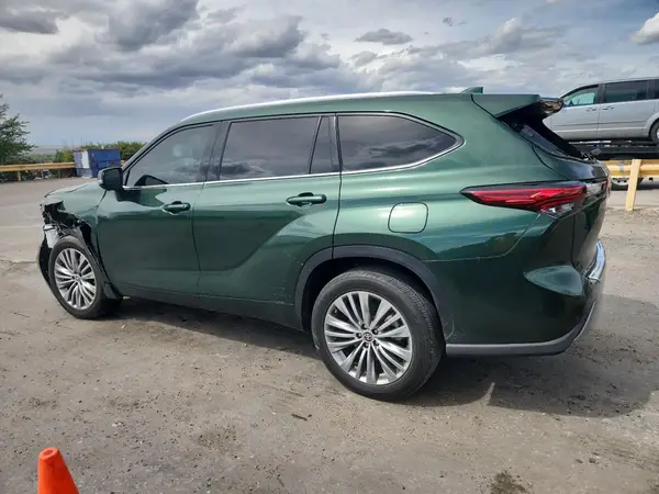 5TDKDRAH1PS524013 2023 TOYOTA HIGHLANDER - Image 2