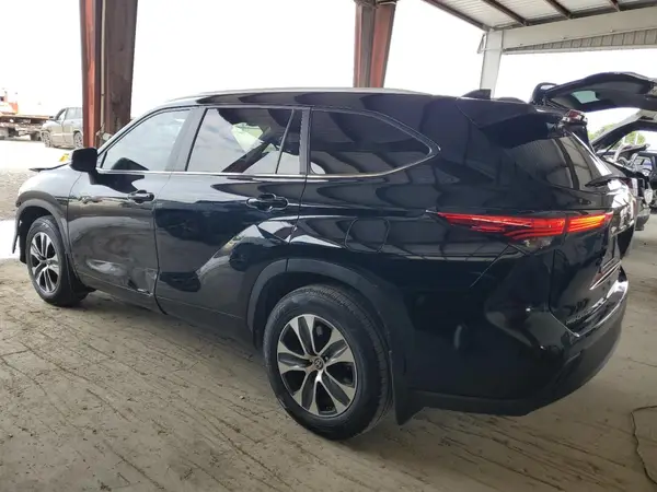 5TDKDRAH1PS524402 2023 TOYOTA HIGHLANDER - Image 2