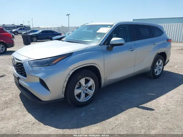 5TDKDRAH1PS526764 2023 TOYOTA HIGHLANDER - Image 2