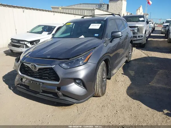 5TDKDRAH1RS051023 2024 TOYOTA HIGHLANDER - Image 2