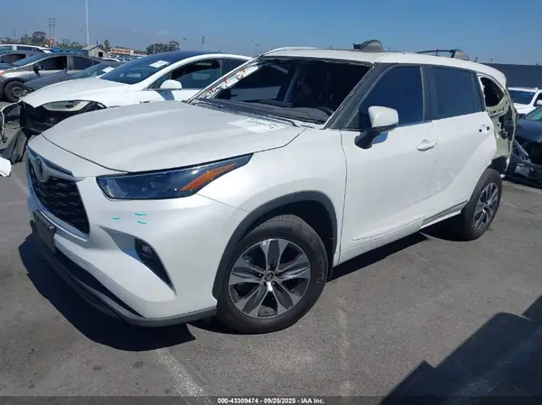 5TDKDRAH1RS051894 2024 TOYOTA HIGHLANDER - Image 2