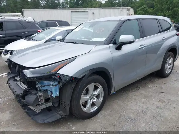 5TDKDRAH1RS051975 2024 TOYOTA HIGHLANDER - Image 2