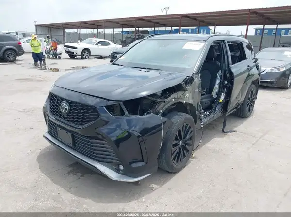 5TDKDRAH1RS534379 2024 TOYOTA HIGHLANDER - Image 2