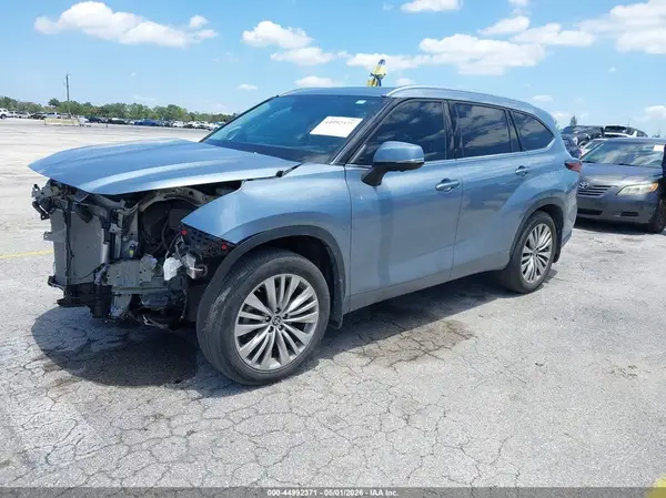 5TDKDRAH1RS534690 2024 TOYOTA HIGHLANDER - Image 2