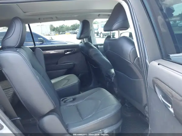 5TDKDRAH1RS534690 2024 TOYOTA HIGHLANDER - Image 8